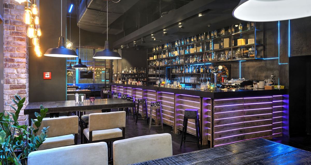 интерьер ресторана MONTIS’Friends Food&Bar