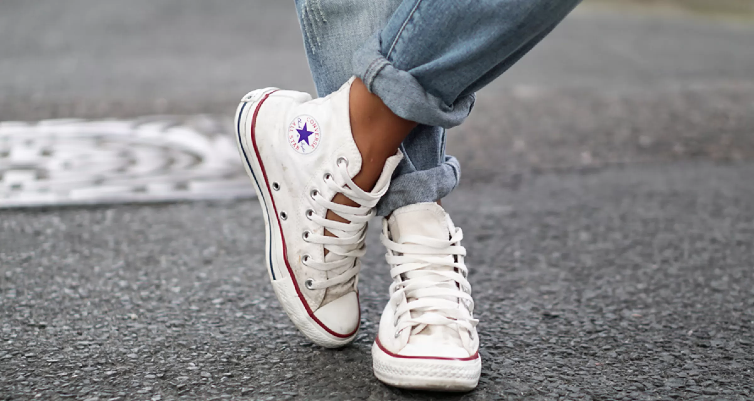 Разводы белых кедах. Converse all Star Chuck Taylor White. Кеды Converse (конверс) Chuck Taylor all Star m7650 белые. Кеды Converse Chuck Taylor all Star на ноге. Конверсы 2022.