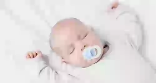Как быстро успокоить малыша, если он плачет