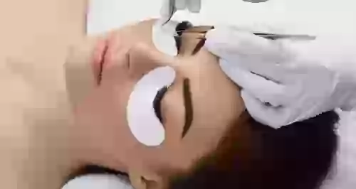 Скидки до 60% на наращивание ресниц в Heres beauty studio