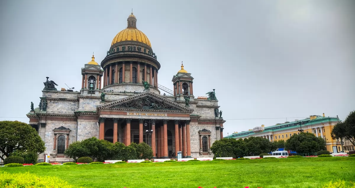 обзорную экскурсию по Санкт-Петербургу