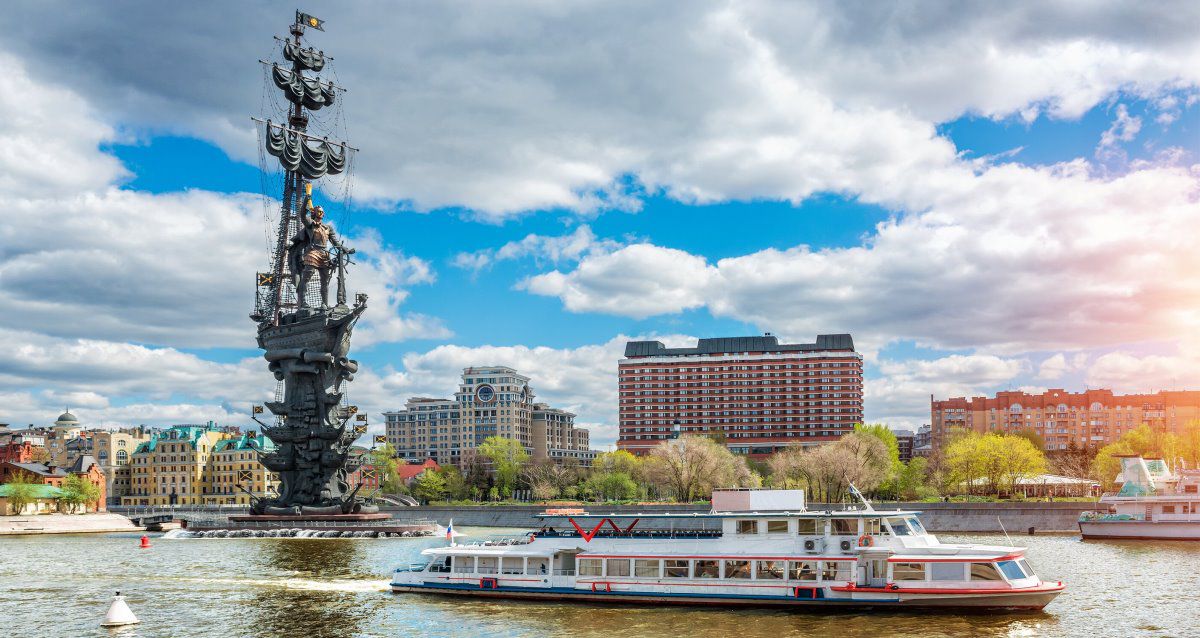речная прогулка по центру Москвы